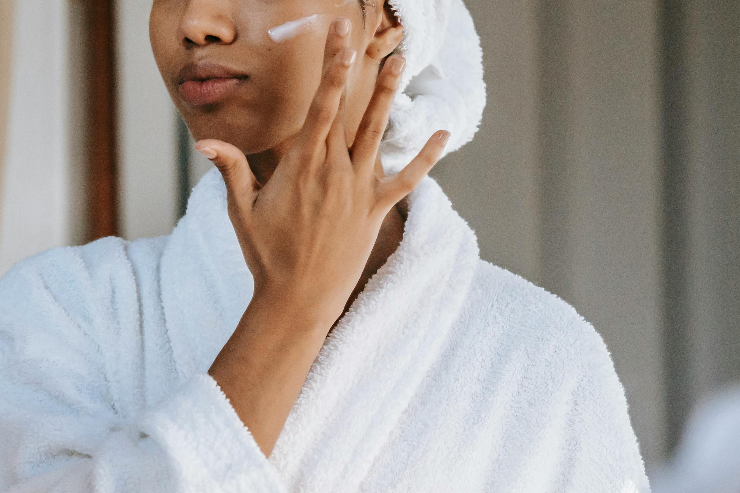 Daily Skincare Routine for Oily Skin (Step-by-Step Guide for Clear, Shine-Free Skin in 2026)